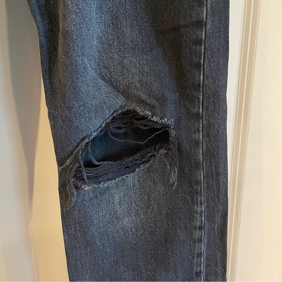 Levi’s Wedgie High-Rise Frayed Ripped Knee Crop Straight-Leg Jeans (Size 28) - Picture 4 of 8